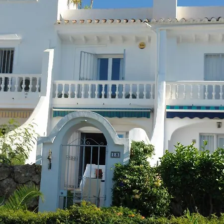 Jardines De 18 Menyber 펜션 네르하